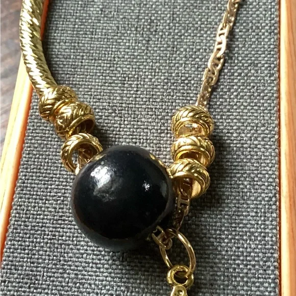 Bracelets - Picture 7 of 10